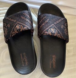 Skechers slides (male or female)