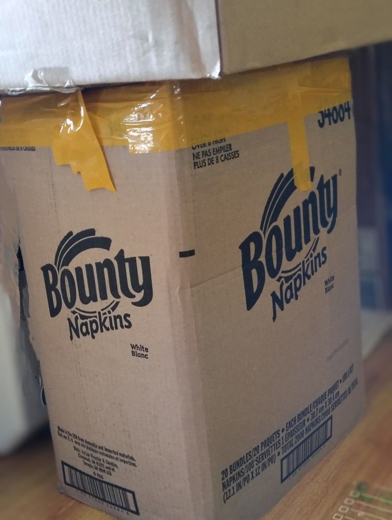 4 Boxes Of Clothes 400 Pieces - 4 Cajas De Ropa 400 Piesas