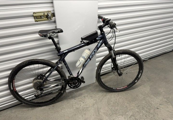 Women's GT Avalanche Expert Mountain Bike Disc Brakes Front Fork Medium