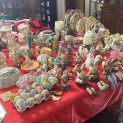 Easter decorations and figurines. See all pictures. Low prices. Inquiry if you’re interested.