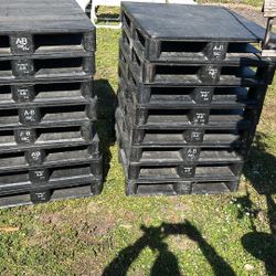 HEAVY DUTY PLASTIC PALLETS 37x32 $10 EACH DELIVERY AVAILABLE $$$