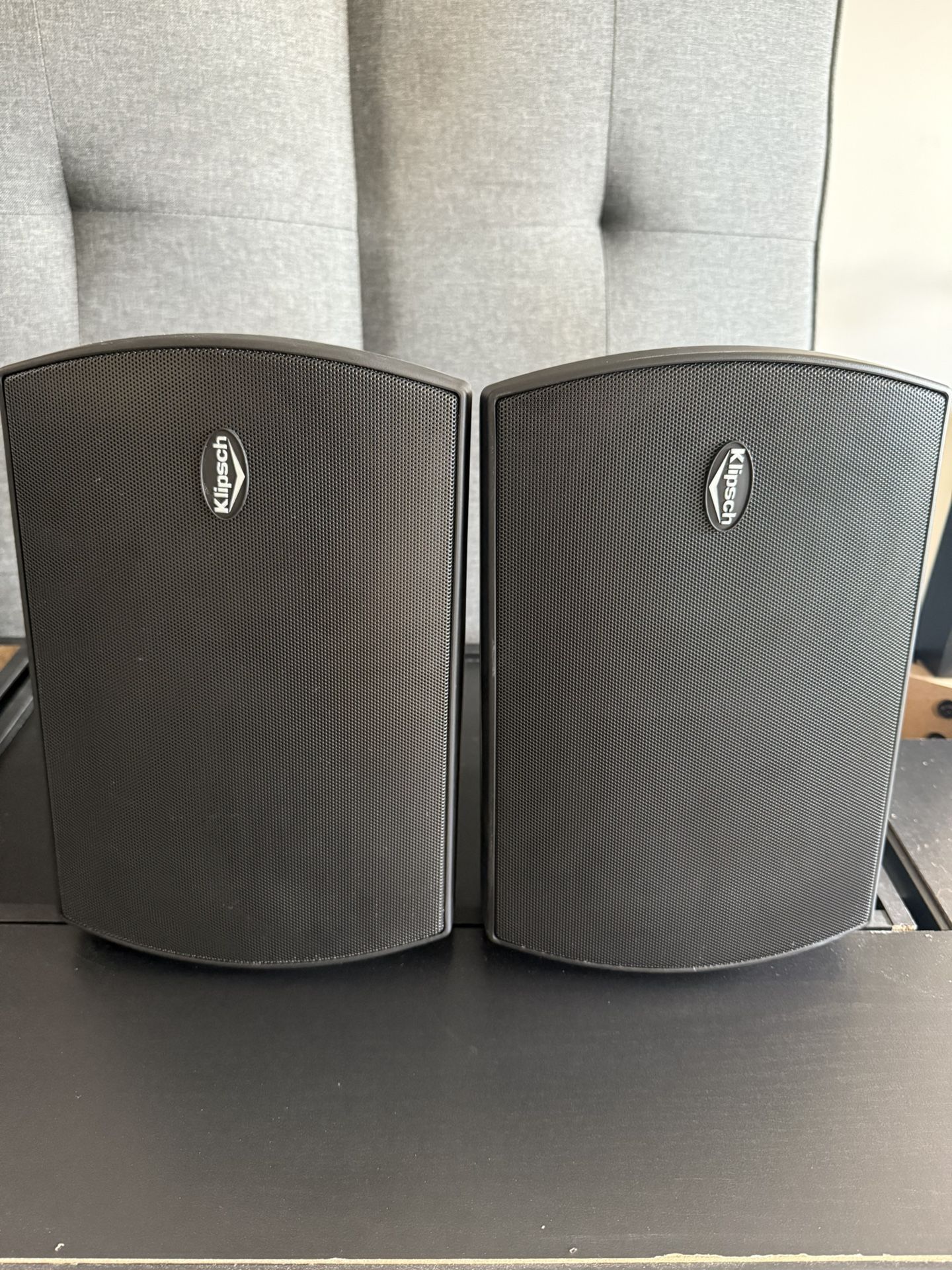 Speakers (surround sound)