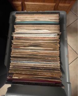 BEST OFFER : Bin full of vinyls vinyls