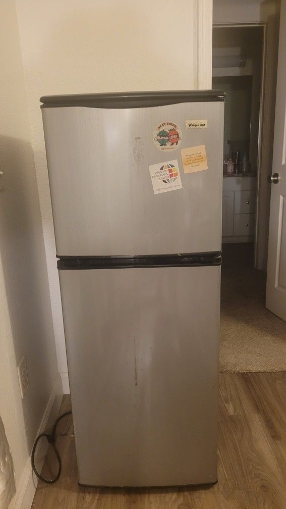 Magic Chef Minifridge