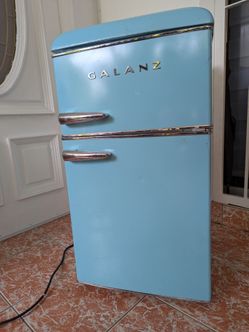 Galanz Retro Mini fridge 3.1 Cu ft Blue w/ Freezer