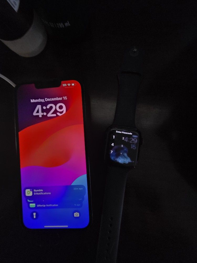 iPhone 13 128 with apple watch se (unlocked) any Sim works