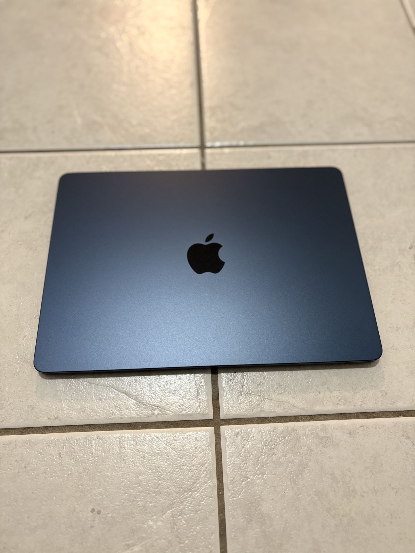 OPEN BOX NEW 2024 APPLE MACBOOK AIR 13-inch M2 chip 512GB 8GB UNLIMITED MEMORY