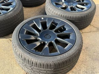 (4) 2024 OEM 20” TESLA MODEL Y INDUCTION RIMS TPMS OEM 255/40R20 Goodyear 75%