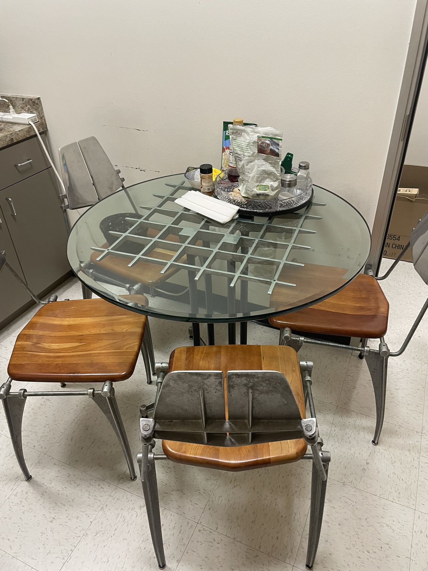 Kitchen Table With 4 Chair 