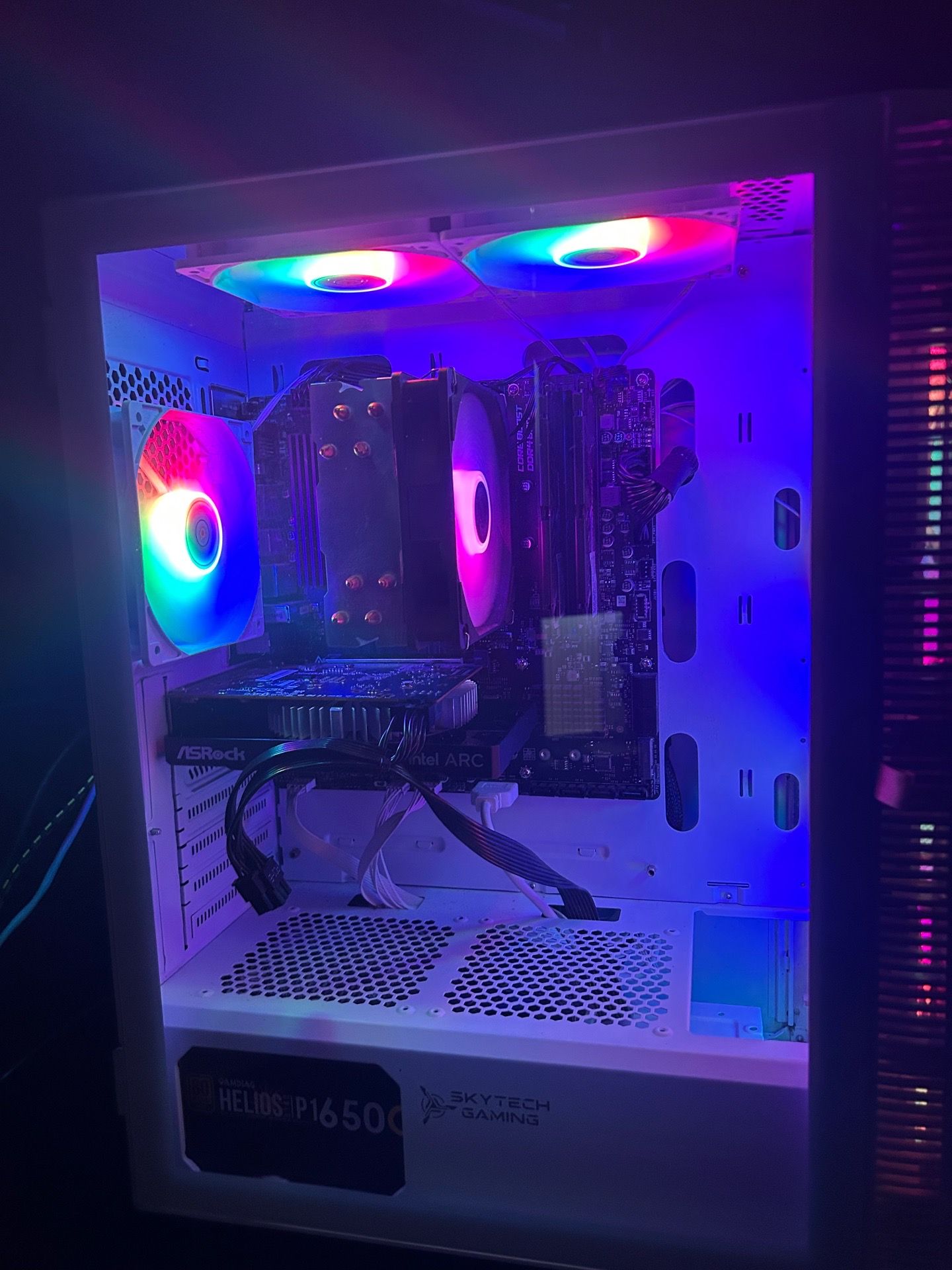 White Gaming PC / R5 5600 / A380 / 16GB DDR4 / 1TB NVME