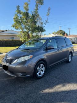 2014 Toyota Sienna LE