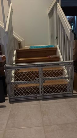Adjustable Baby/ Pet gate