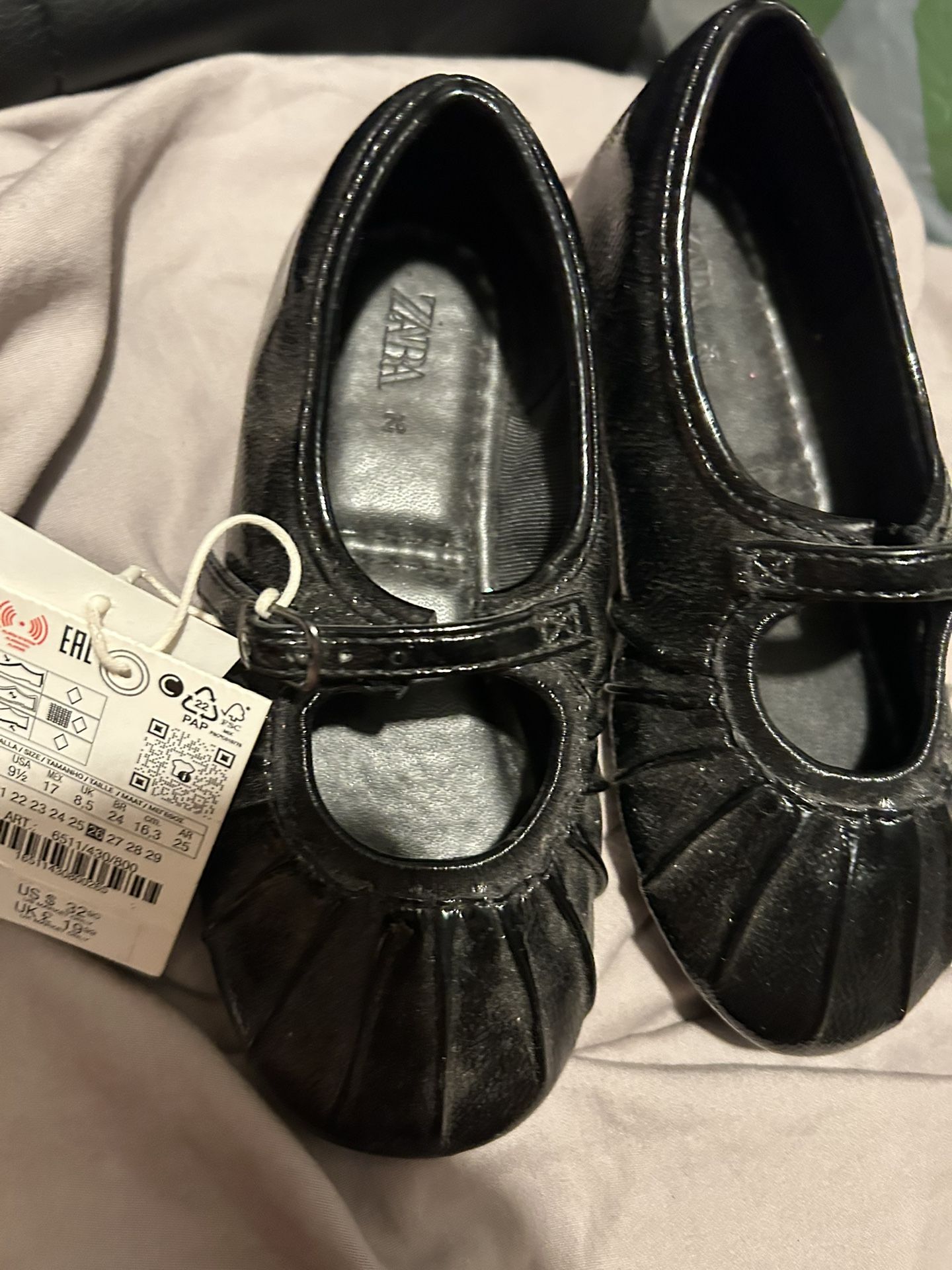 New Gurl Black Flats From Zara