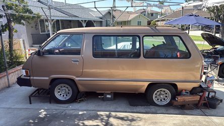 1984 Toyota minivan