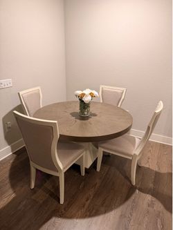 Like new Sofia Vergara Dining set