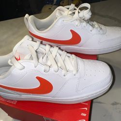 Nike court low 2  Size 6y/7.5w   
