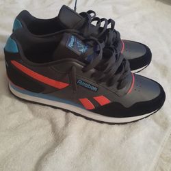 New Reebok Shoes Siz 10 In a Half