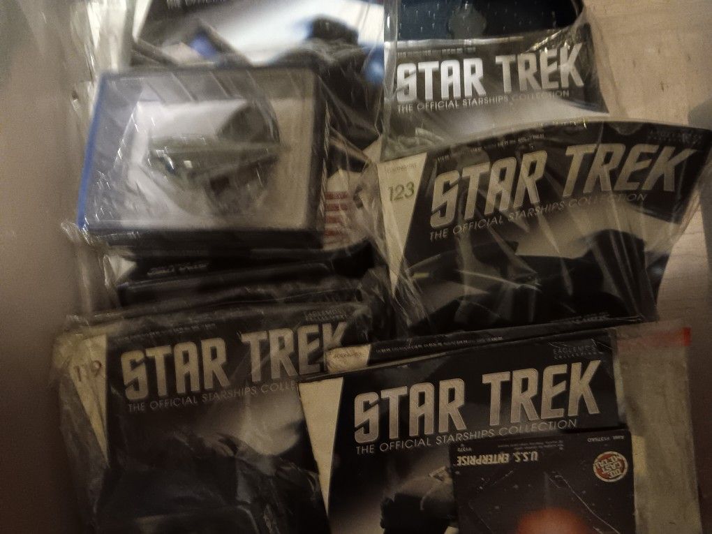 Star Trek , Babylon 5 , Battle Star Galactica Toys