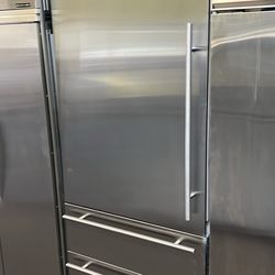 Viking 36”Wide Built In Bottom Freezer Refrigerator Stainless Steel 7Series