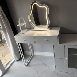 Vanity With 3 LED Light Modes