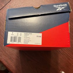 Reebok Classic Size 7 Junior 