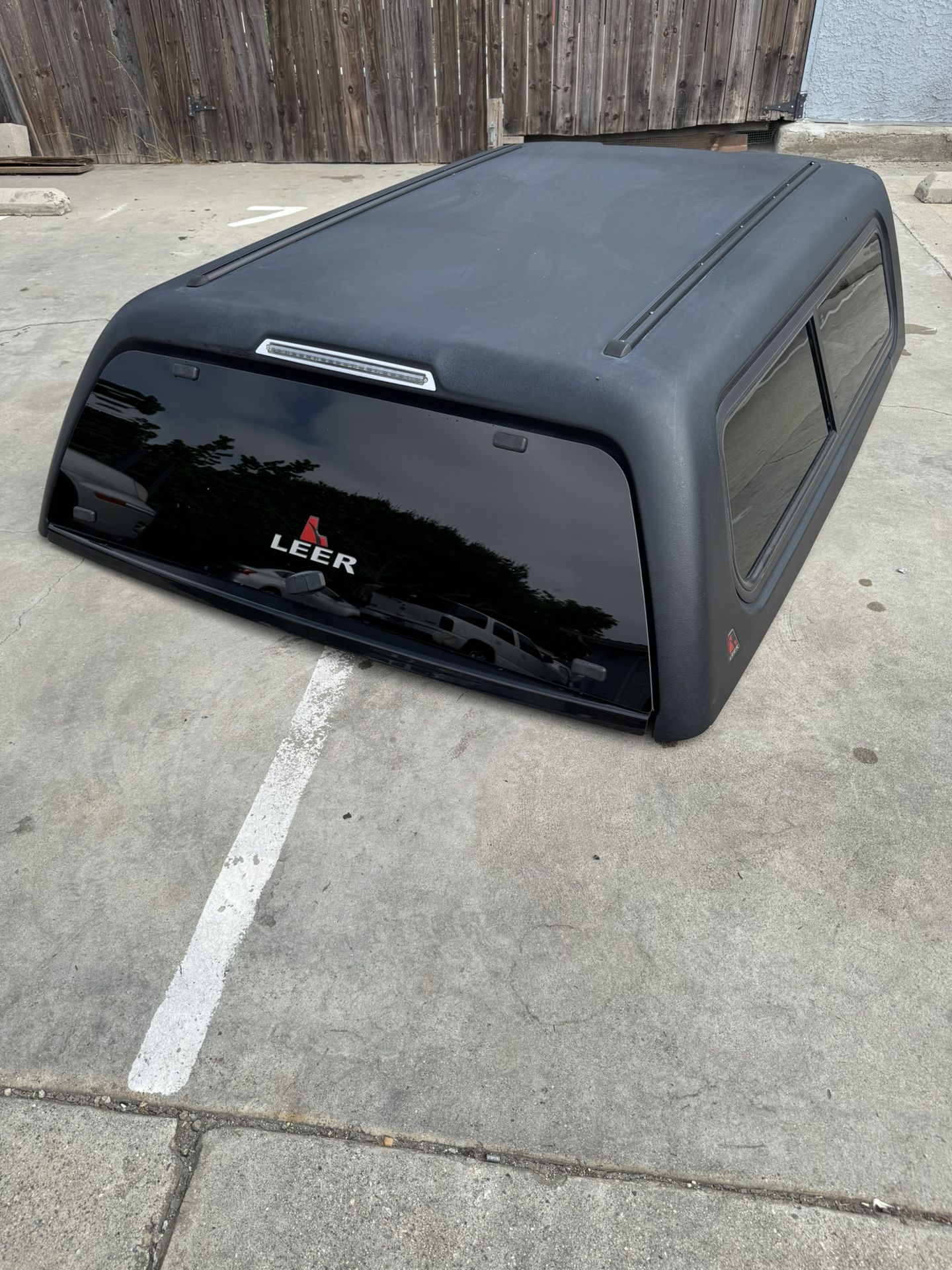 Leer 100XR Long Bed Toyota Tacoma 2016/2023 