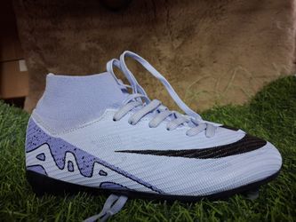 Soccer cleats us size 2.5youth