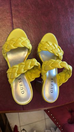 Sandalias guess de plataforma $10