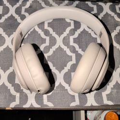 Beats by Dr. Dre Studio Pro Over-the-Ear Wireless Headphones - Sandstone