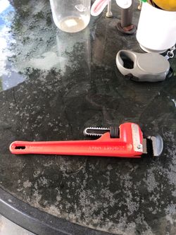 Pipe wrench