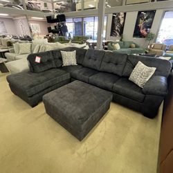 Accrington Granite 2-Piece Sectional with Ottoman