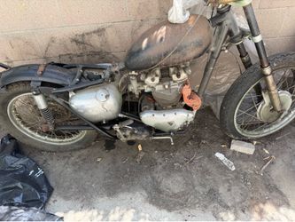 Triumph 650 ￼Basket case