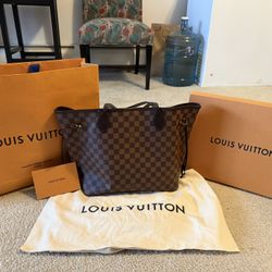 Louis Vuitton Neverfull MM Bag