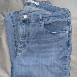 Women’s Levi’s 
