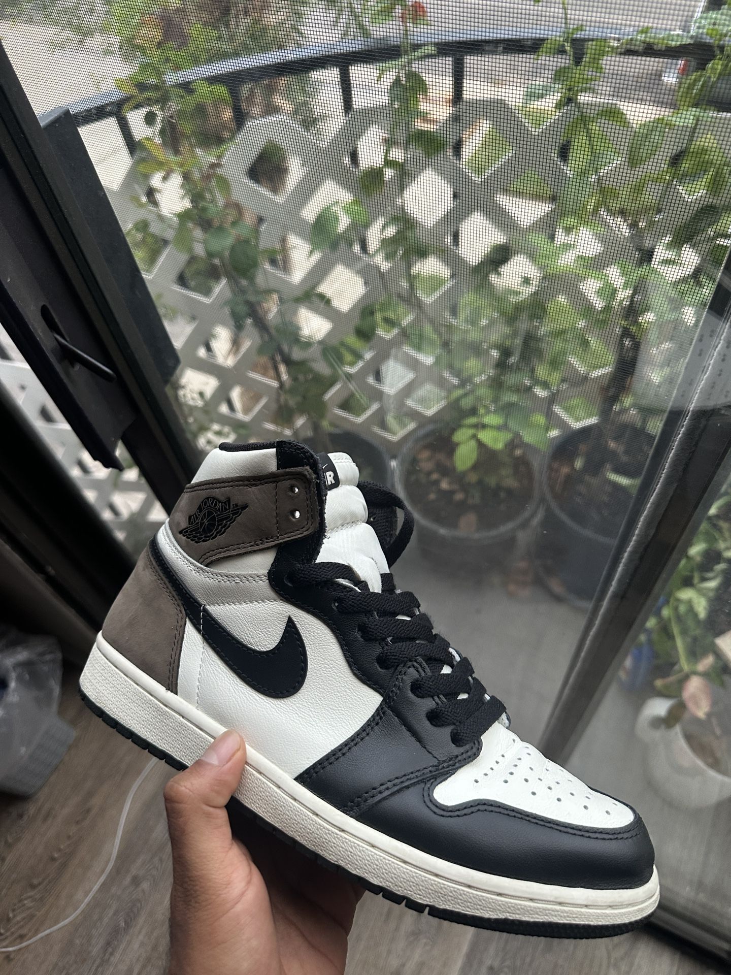 Jordan 1 Retro High Dark Mocha