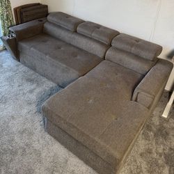 BRAND NEW COLEFORD 2-PC FABRIC SECTIONAL & SLEEPER