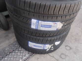 295 25 22 ( 2 NEW TIRES 295/25R22. 295/25ZR22