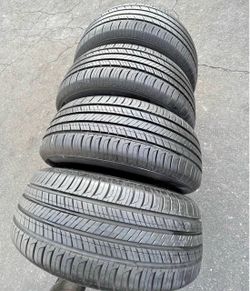 Set 205/60-16 hankook con el 80% de vida
