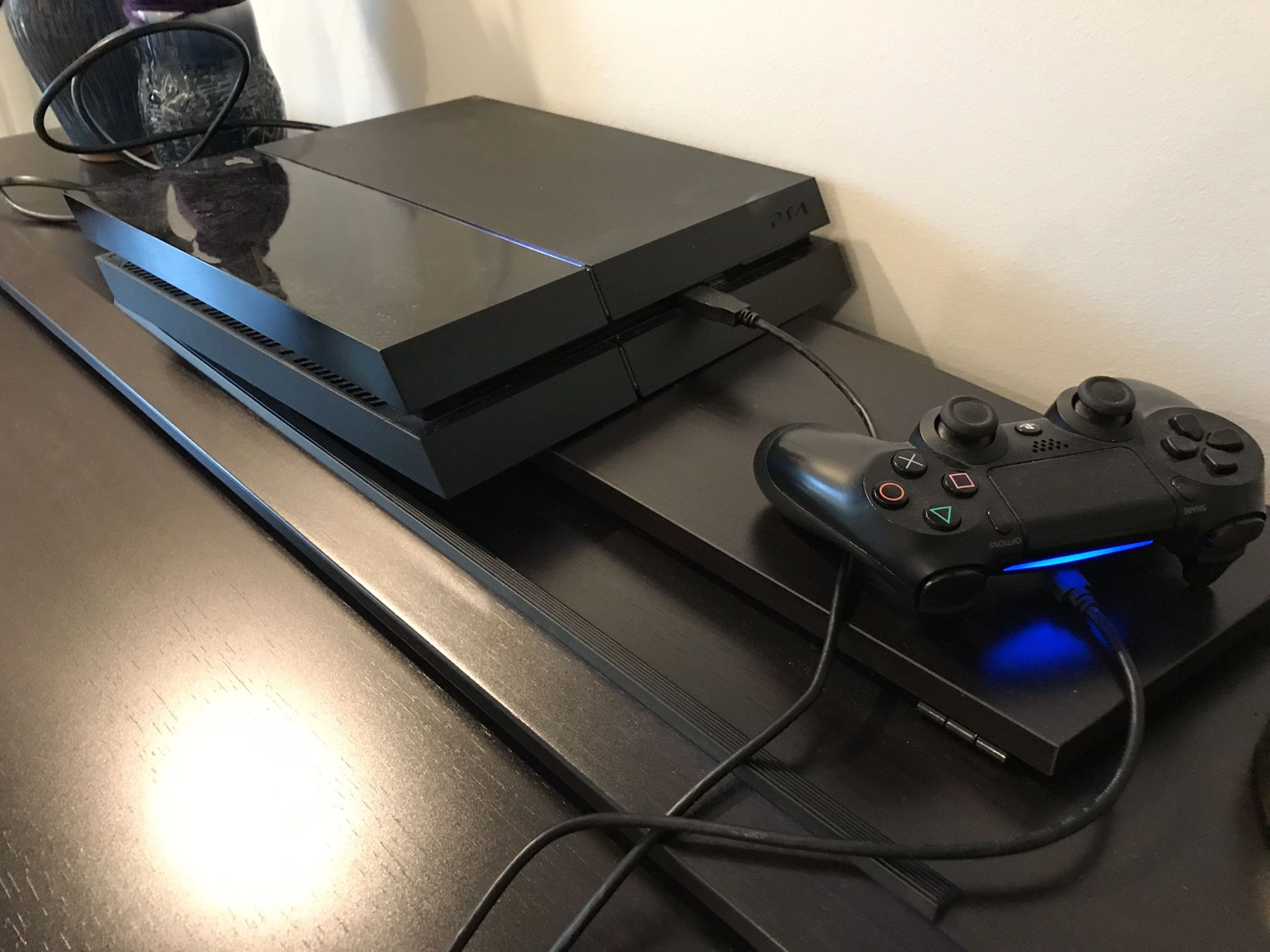 Original PS4 (500gb) with 5 games!