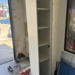 Free standing bathroom cabinet