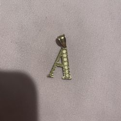 10k letter A pendant