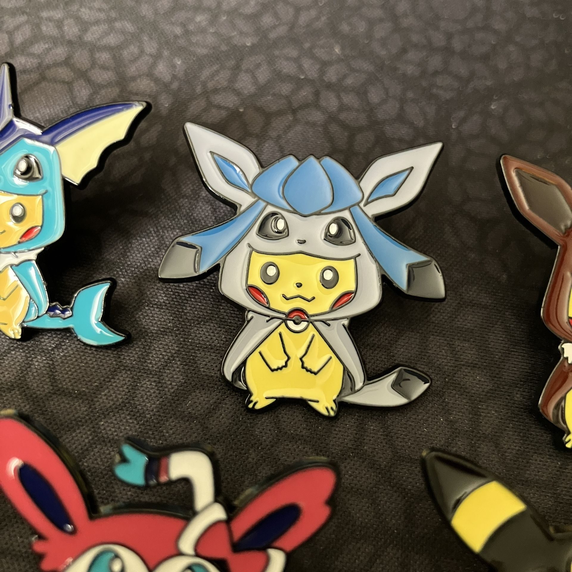 Pikachu In Glaceon Poncho Costume Pokemon Enamel Pin / Brooch