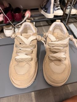 Ugg Lo Lowmel Kids Size 6