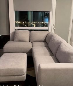 * Modern Gray Sectional Sofa with Ottoman