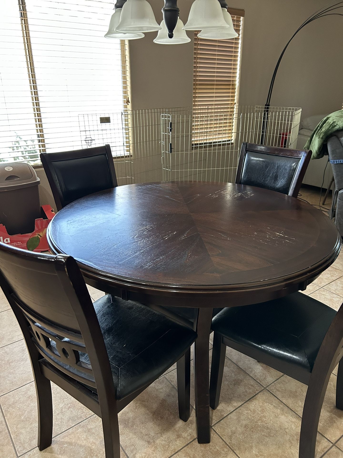 Dining Table with 4 Chairs No Rips Or Tears