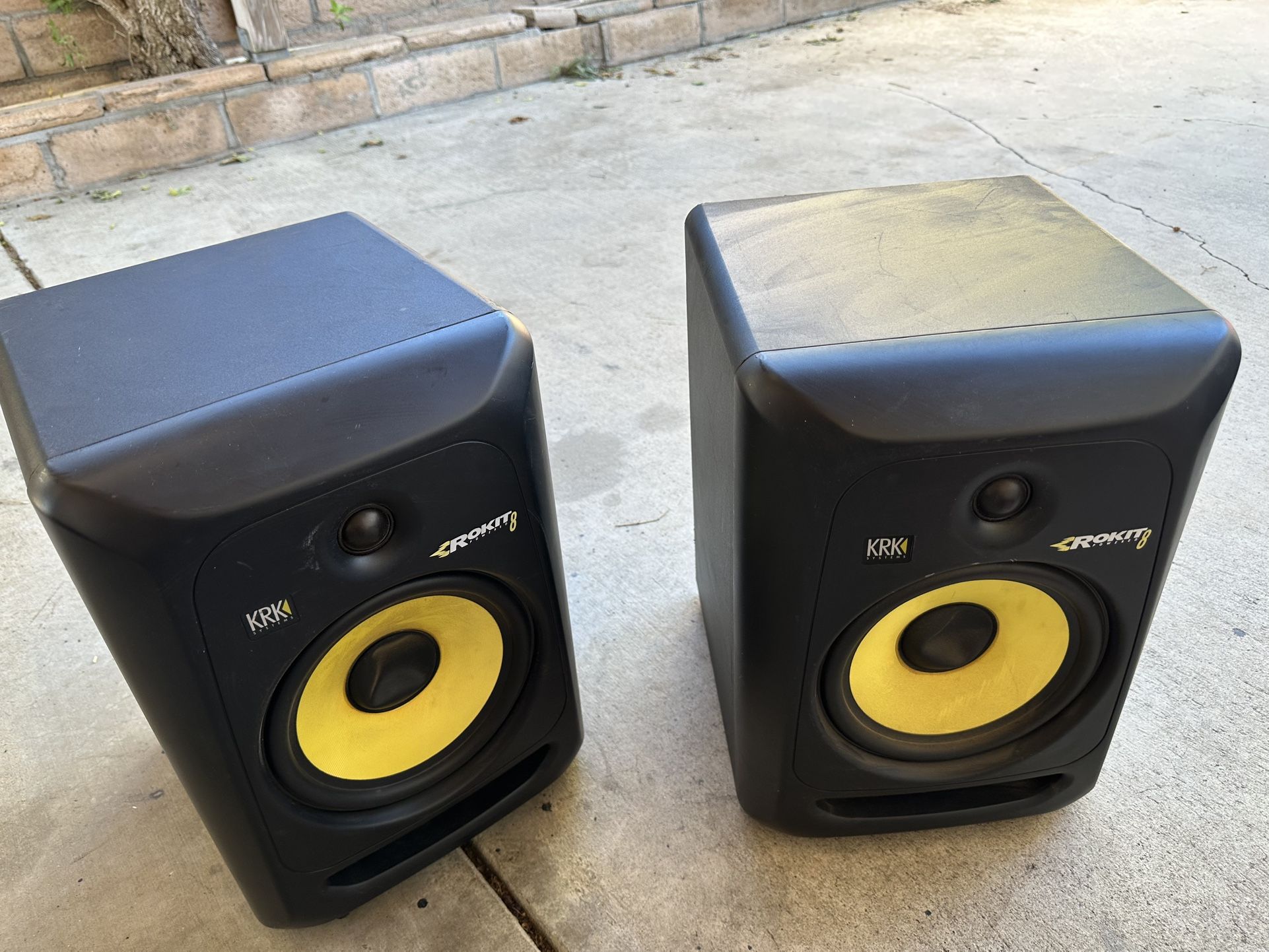 ROKIT 8 STUDIO MONITOR - BLACK