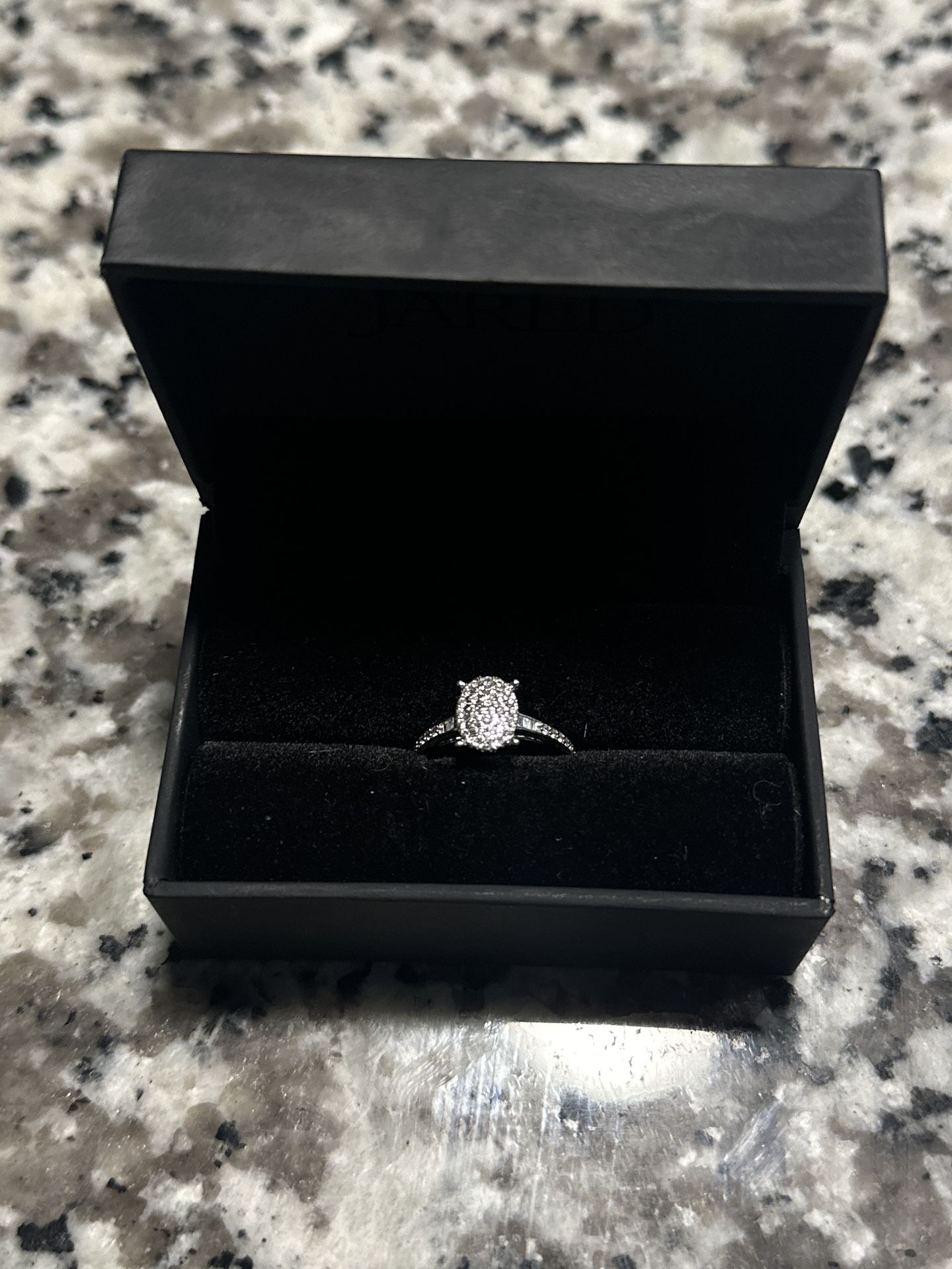 Diamond Ring 1/3 ct tw Baguette/Round-cut 14K White Gold