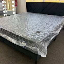 NEW IN BOX King Size Black Platform Bed Frame 