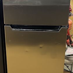 Danby Mini Fridge 2 Door