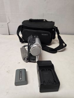 Sony handycam dvd  DCR-DVD92 case and battery included